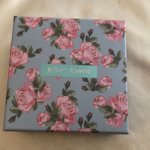 Betsey Johnson XOXO Pink Crystal Heart & Faux Pearl Bead Drop Earrings NIB - Picture 10 of 12